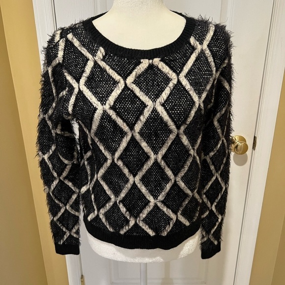 Forever 21 black and white Eyelash Sweater size medium - Picture 1 of 5